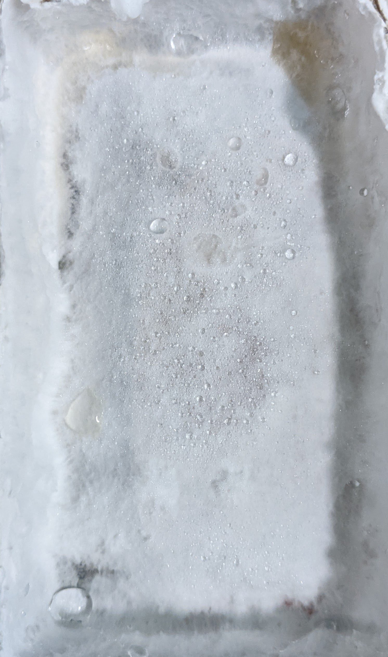 Hydrophobe Myzelschutzschicht — Wassertropfen auf der Oberfläche